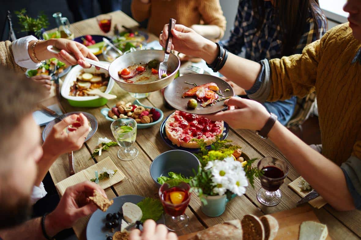 Family Dinner-AdobeStock_111979999.jpeg