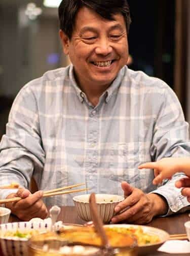 adm com hero chinese family having dinner around the dining room table shanghai 3187 2020 10 v1 hires mobile