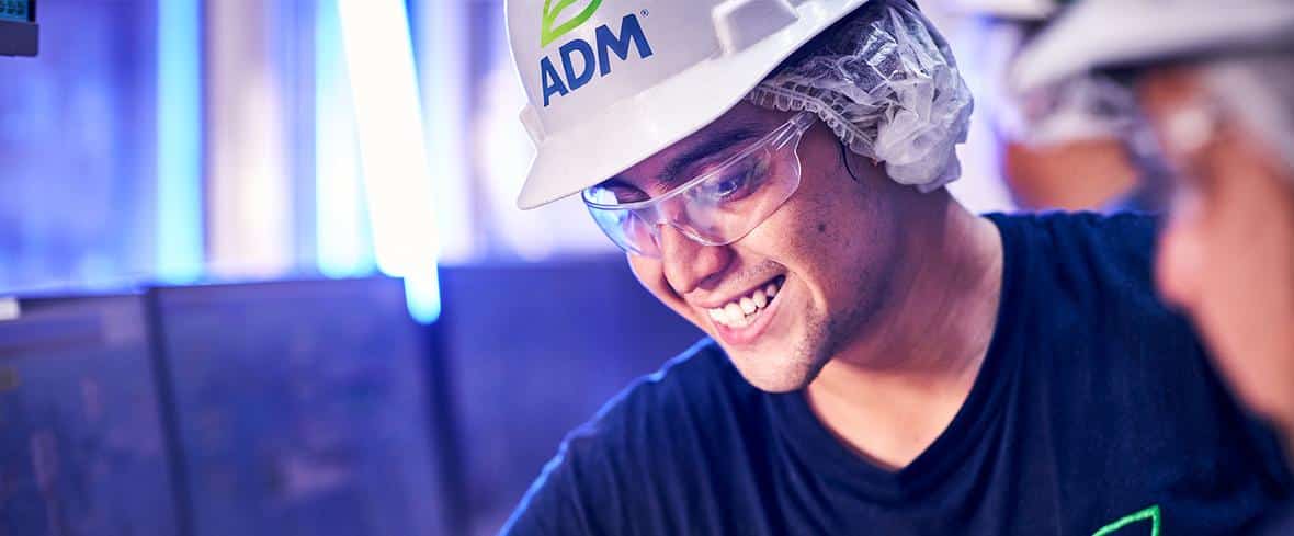 adm com hero manufacturing workers talking 33 rt v2 2022 09 hires