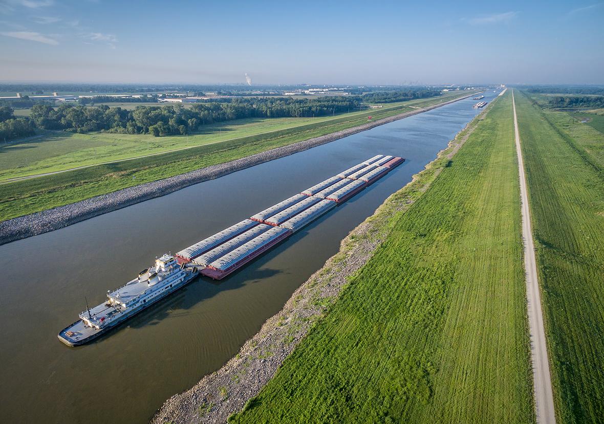 Chain of Rocks Canal Tugboat Barge-AdobeStock_117018358.jpg