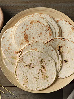 A plate with flour tortillas